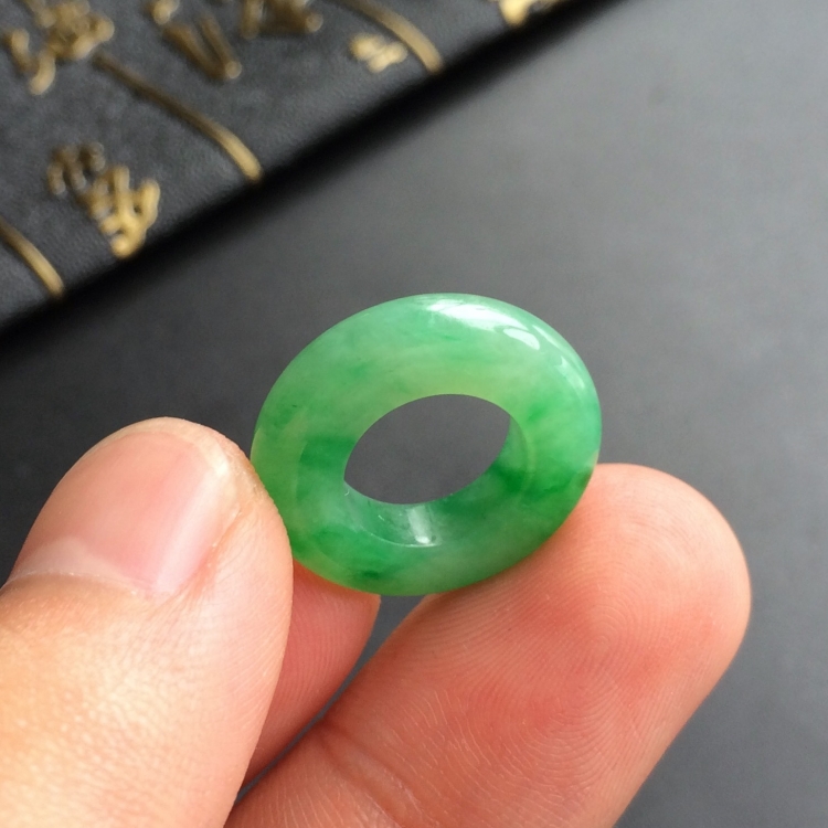 (超值推荐)糯冰种飘翠平安环挂件