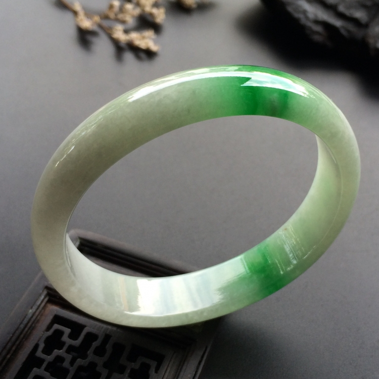 （超值推荐）糯冰种飘翠贵妃镯（55.3mm-47.8mm）