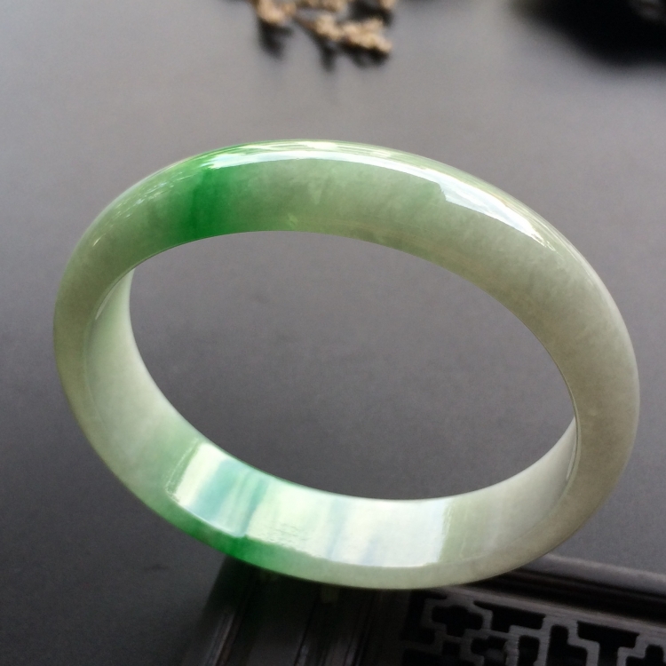 （超值推荐）糯冰种飘翠贵妃镯（55.3mm-47.8mm）