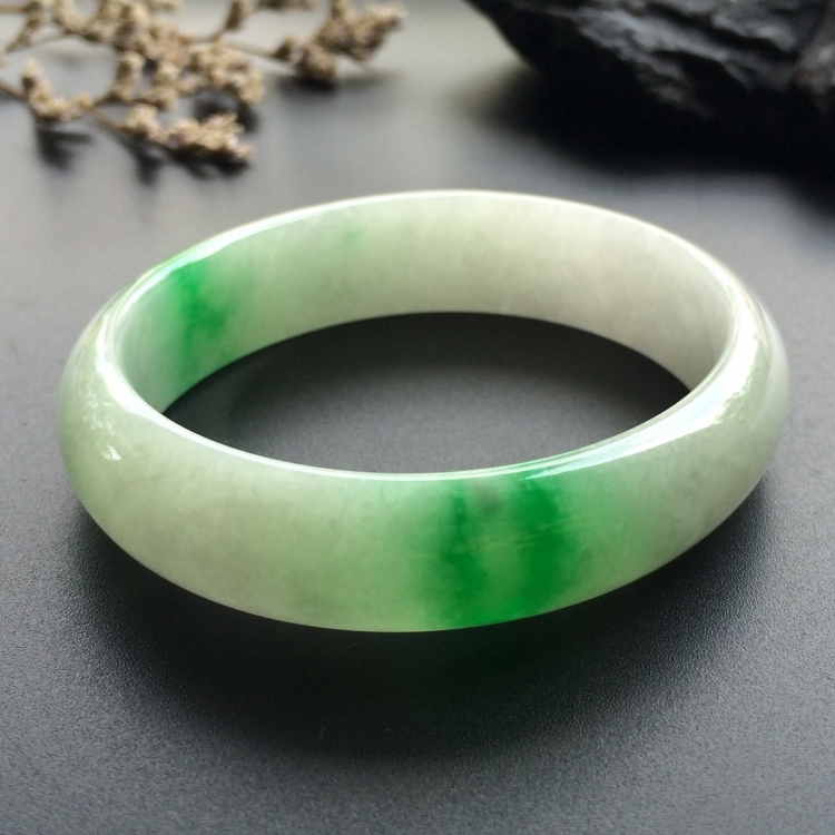 （超值推荐）糯冰种飘翠贵妃镯（55.3mm-47.8mm）