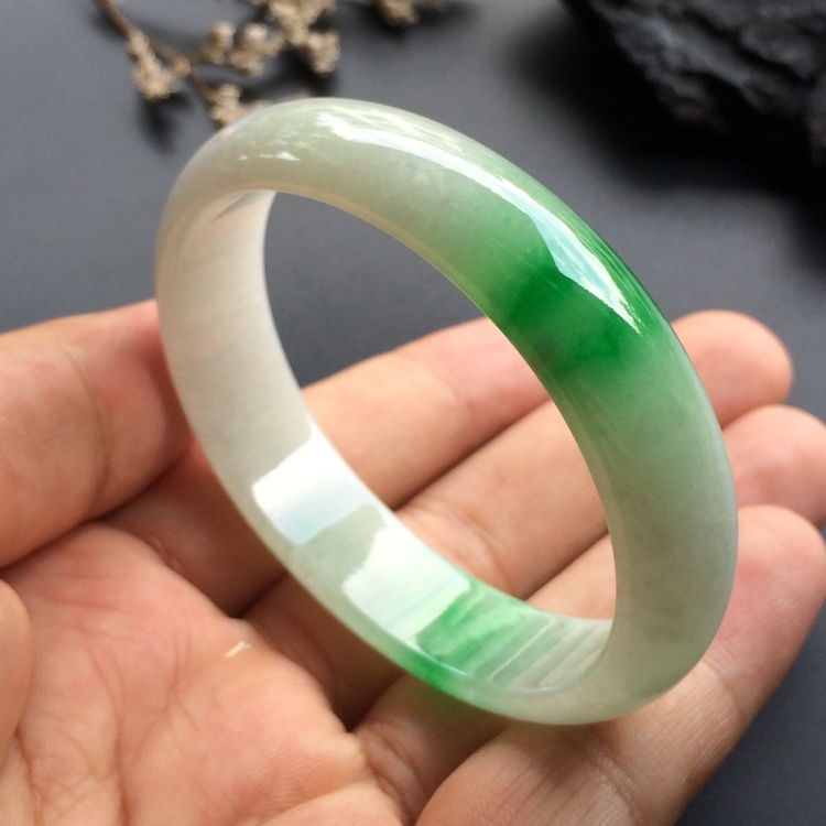 （超值推荐）糯冰种飘翠贵妃镯（55.3mm-47.8mm）