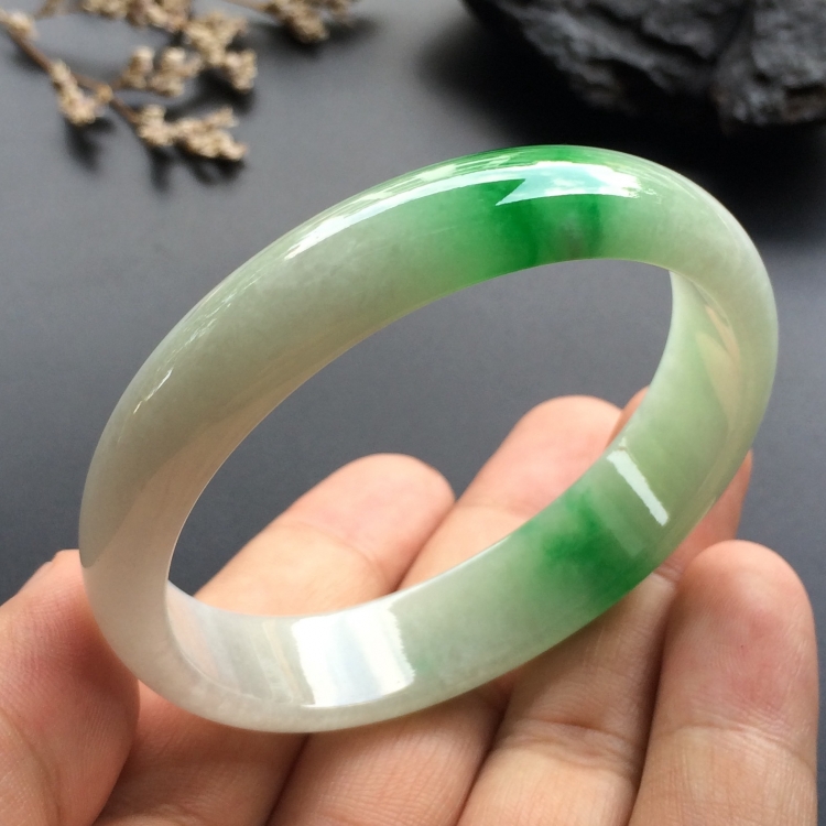 （超值推荐）糯冰种飘翠贵妃镯（55.3mm-47.8mm）