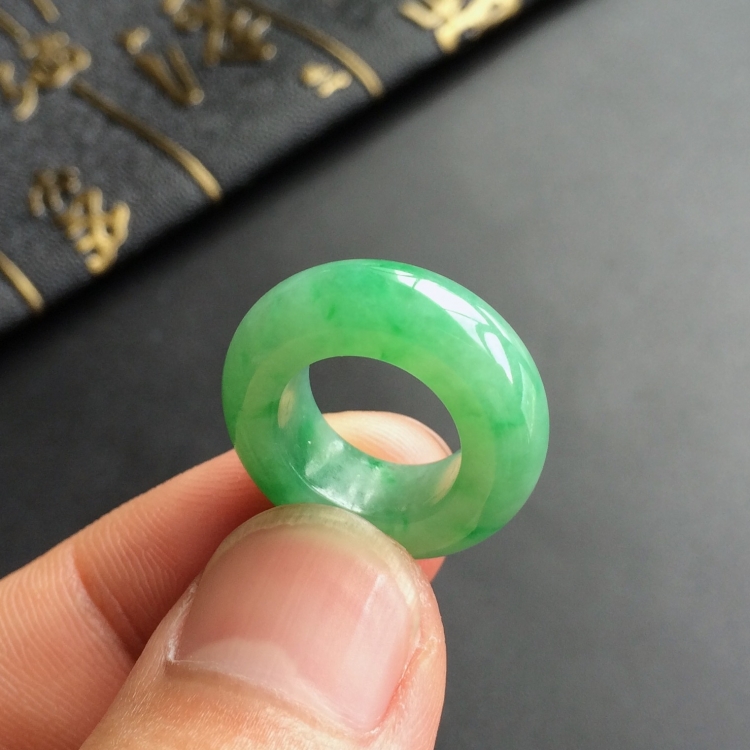 (超值推荐)糯冰种飘翠平安环挂件