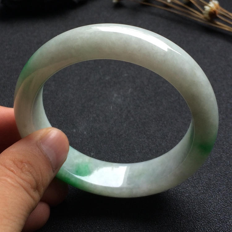 （超值推荐）糯冰种飘翠手镯（58mm）
