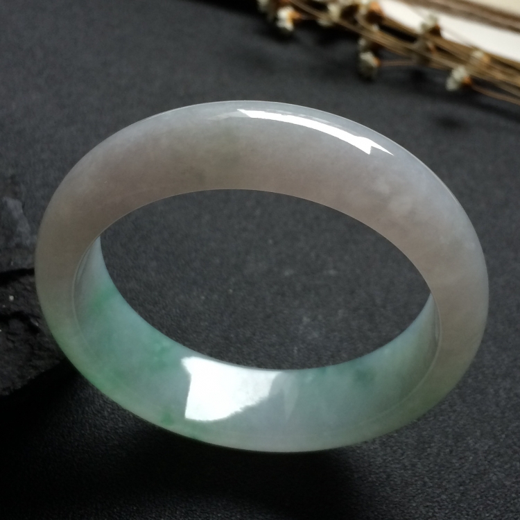 （超值推荐）糯冰种飘翠手镯（55.9mm）