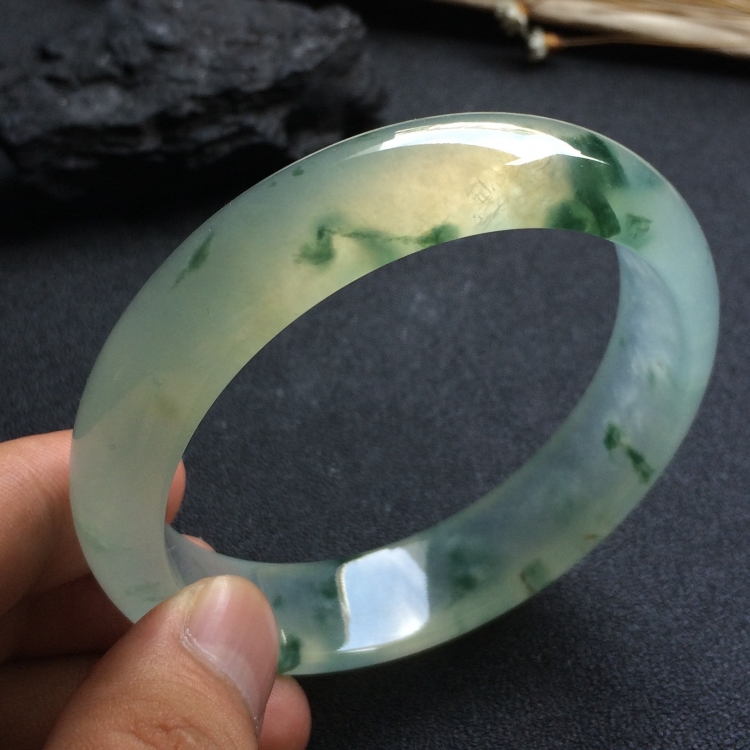 （超值推荐）冰种飘花手镯（58.7mm）