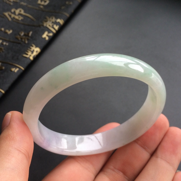 (超值推荐)糯冰种淡紫罗兰略飘花贵妃镯(59.5mm-51.3mm)