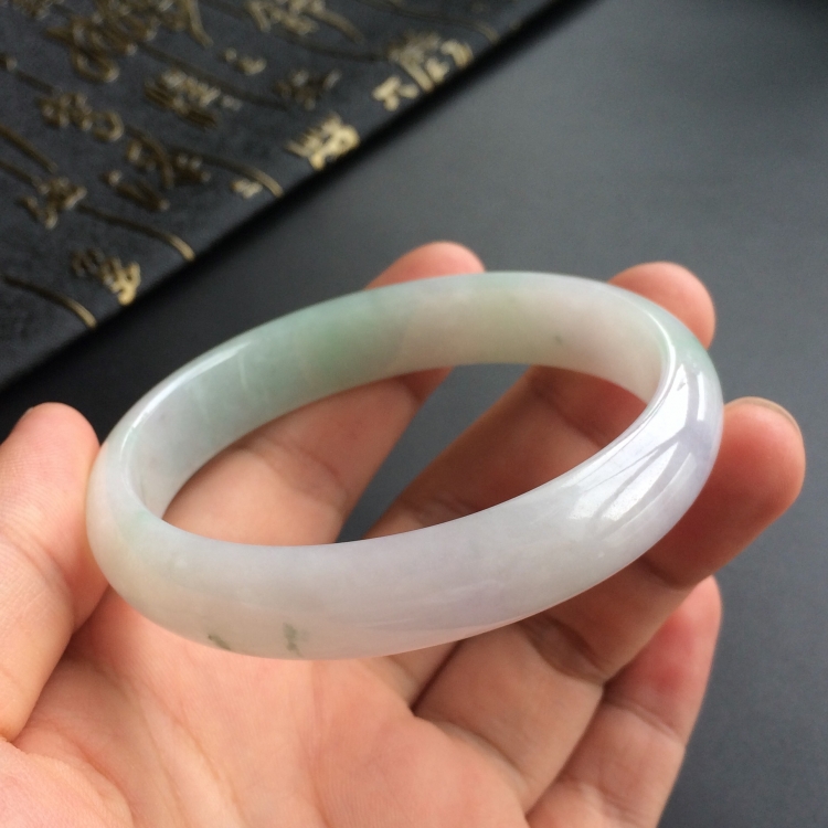 (超值推荐)糯冰种淡紫罗兰略飘花贵妃镯(59.5mm-51.3mm)