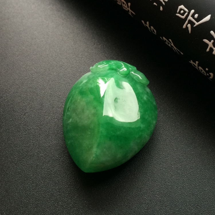 (超值推荐)糯冰种翠色寿桃挂件