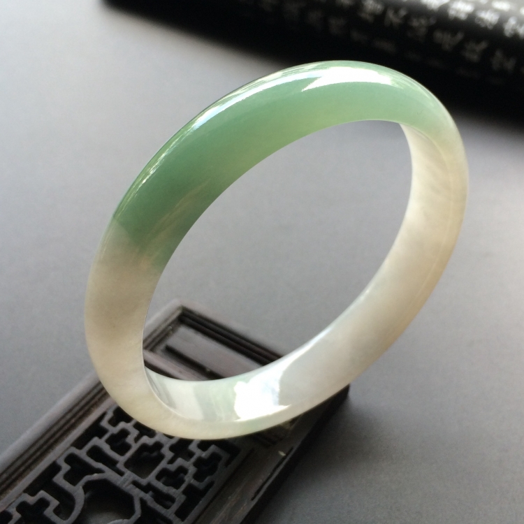 (超值推荐)糯冰种晴水手镯(58.4mm)