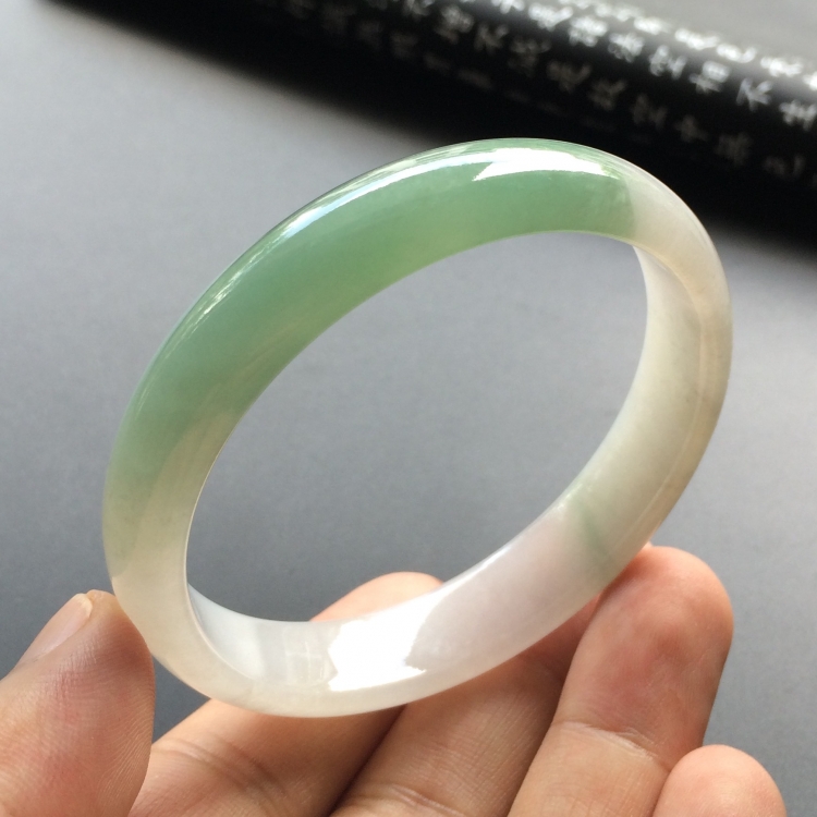 (超值推荐)糯冰种晴水手镯(58.4mm)