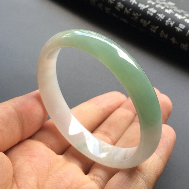 (超值推荐)糯冰种晴水手镯(58.4mm)