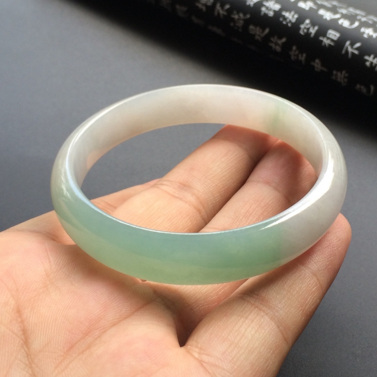 (超值推荐)糯冰种晴水手镯(58.4mm)