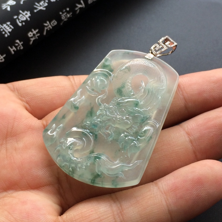 （超值推荐）冰种飘花龙牌挂件