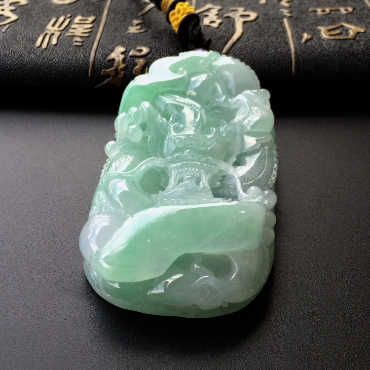 (超值推荐)糯冰种豆色龙牌挂件