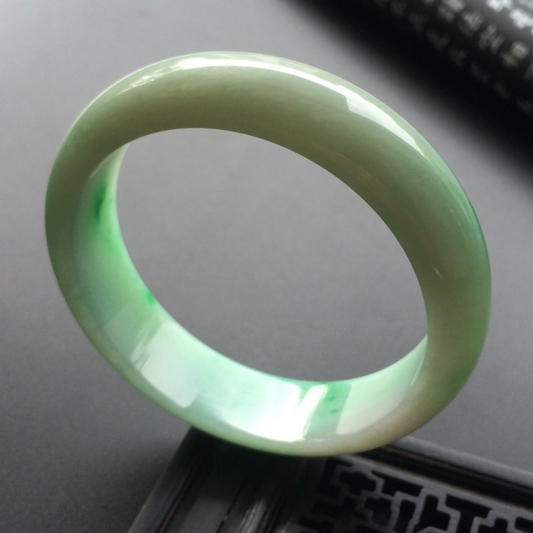 （超值推荐）糯冰种飘翠手镯（56.4mm）
