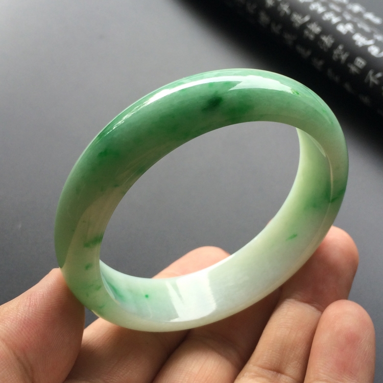 （超值推荐）糯冰种飘翠手镯（56.4mm）