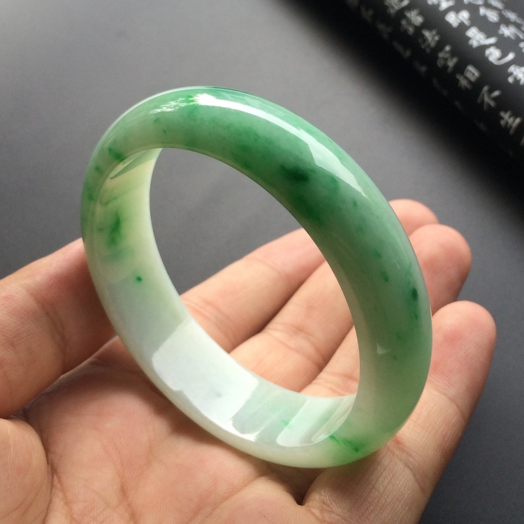 （超值推荐）糯冰种飘翠手镯（56.4mm）