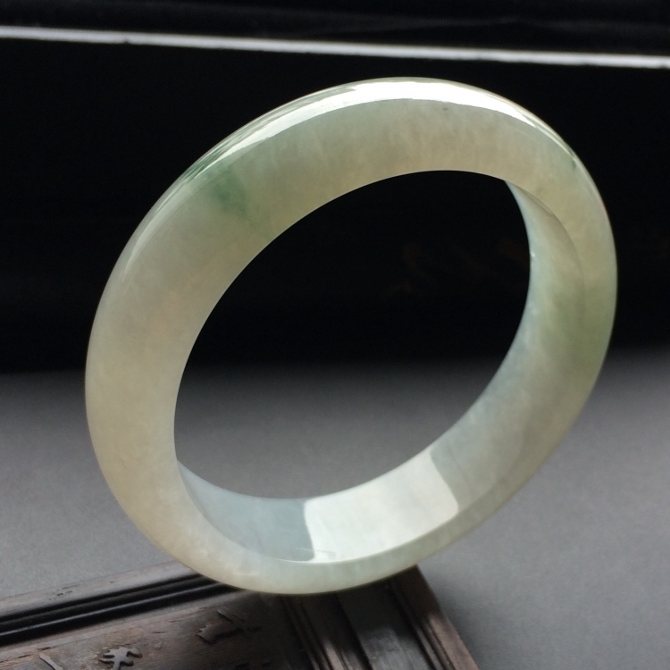 （超值推荐）糯冰种飘花手镯（55.7mm）