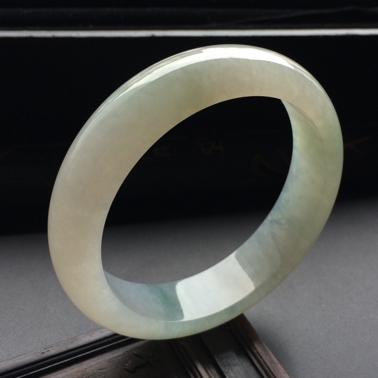（超值推荐）糯冰种飘花手镯（55.7mm）
