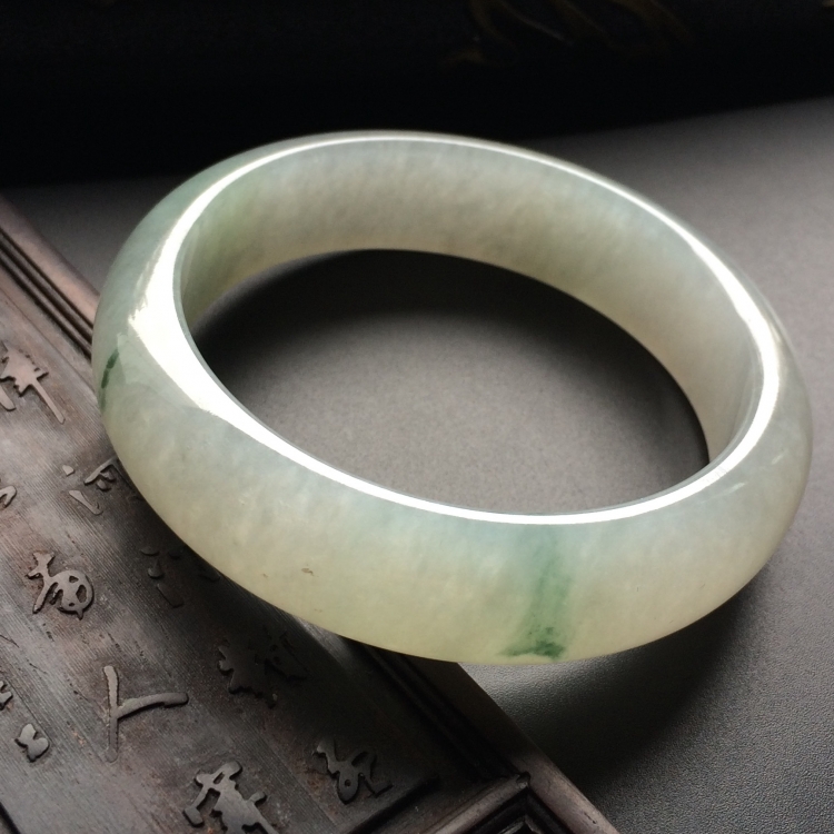 （超值推荐）糯冰种飘花手镯（55.7mm）