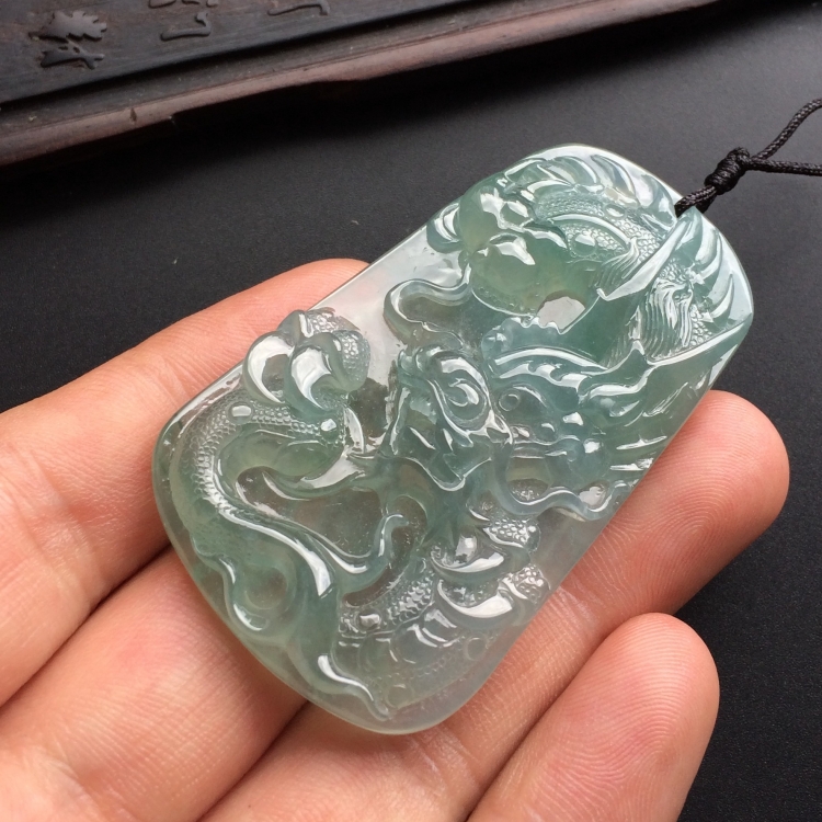 （超值推荐）冰种晴水龙牌挂件