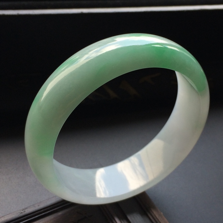 （超值推荐）糯冰种飘翠手镯（55.7mm）