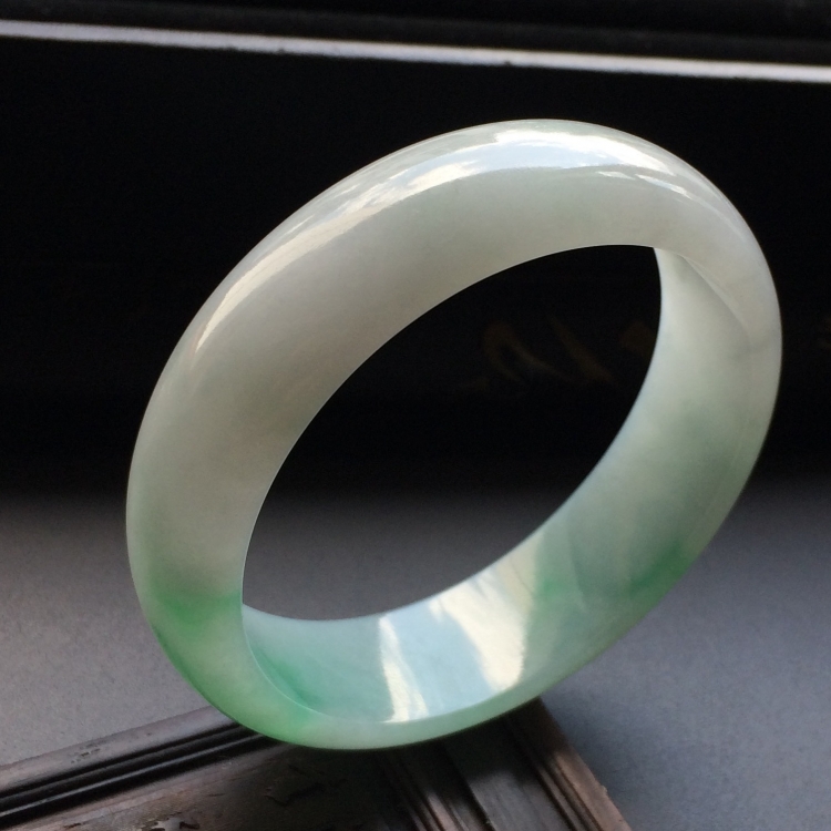 （超值推荐）糯冰种飘翠手镯（55.7mm）