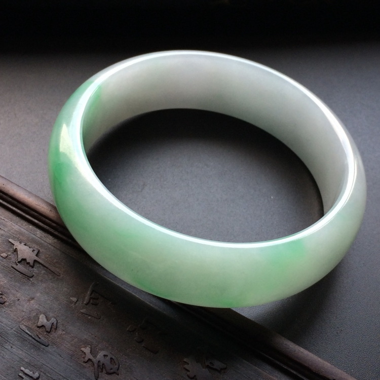 （超值推荐）糯冰种飘翠手镯（55.7mm）