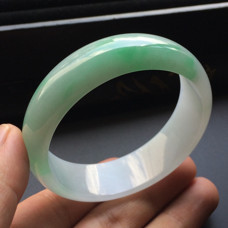 （超值推荐）糯冰种飘翠手镯（55.7mm）