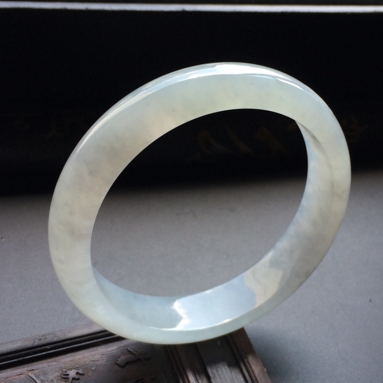 （超值推荐）糯冰种淡晴水手镯（56.5mm）