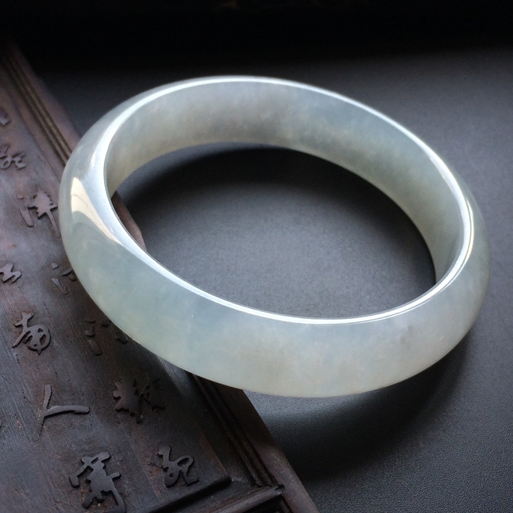 （超值推荐）糯冰种淡晴水手镯（56.5mm）