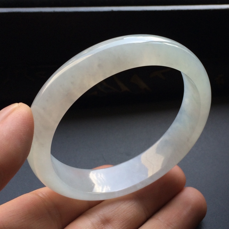 （超值推荐）糯冰种淡晴水手镯（56.5mm）