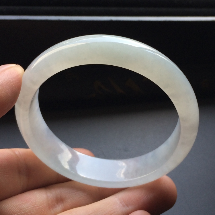 （超值推荐）糯冰种淡晴水手镯（56.5mm）