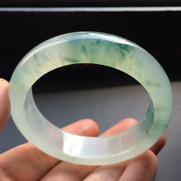 （超值推荐）冰种飘花手镯（55.2mm）