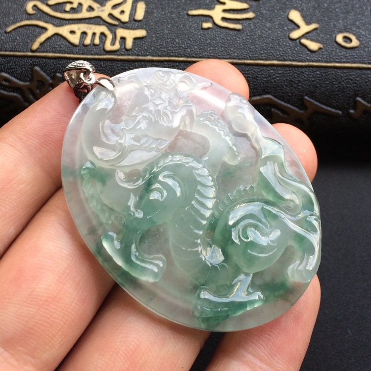（超值推荐）冰种飘花龙牌挂件