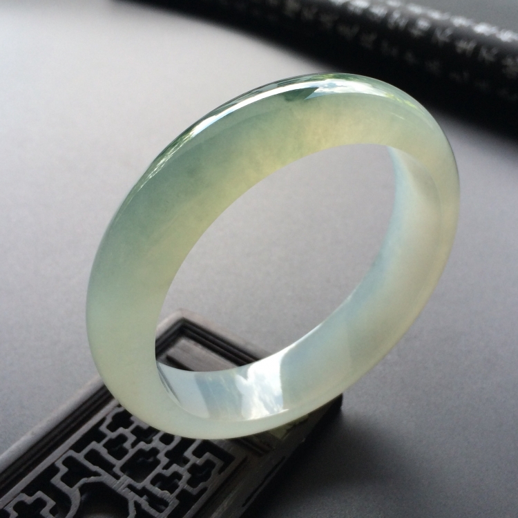 （超值推荐）冰种飘花手镯（55.7mm）