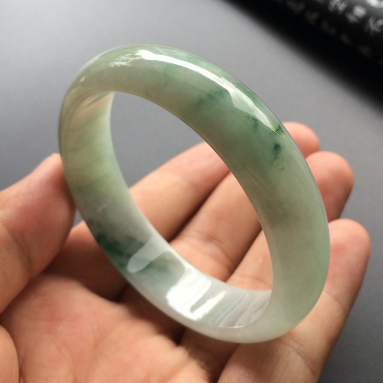 （超值推荐）糯冰种飘花手镯（56.1mm）