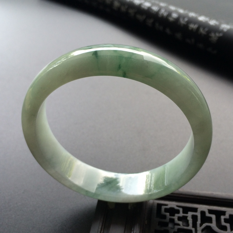 （超值推荐）糯冰种飘花手镯（56.1mm）