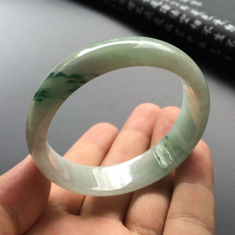 （超值推荐）糯冰种飘花手镯（56.1mm）