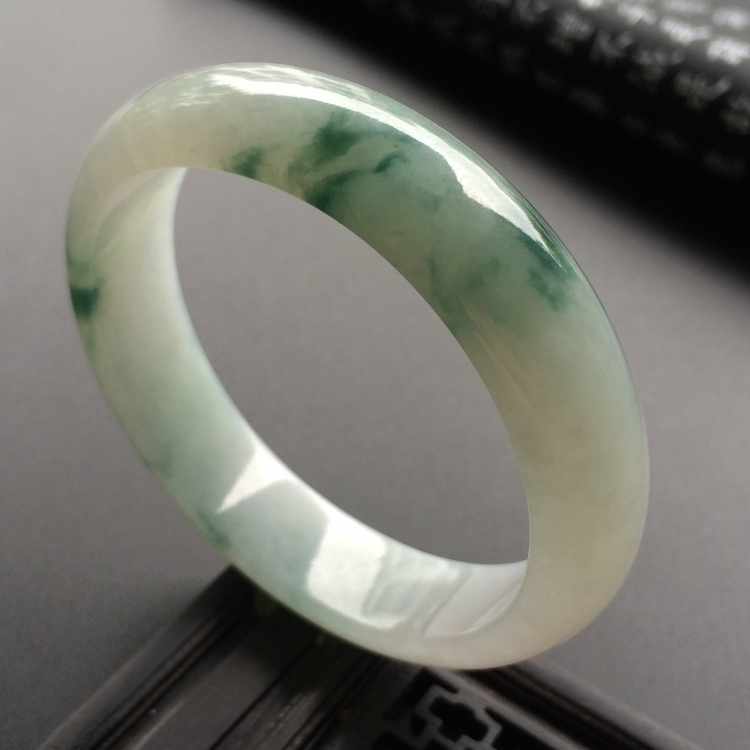 （超值推荐）糯冰种飘花贵妃镯（53mm-48.2mm）