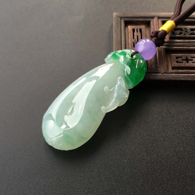 (超值推荐)糯冰种飘翠福瓜挂件