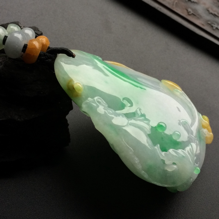 （超值推荐）糯冰种三彩年年有余挂件