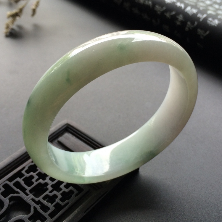 （超值推荐）糯冰种飘花贵妃镯（53.5mm-47mm）