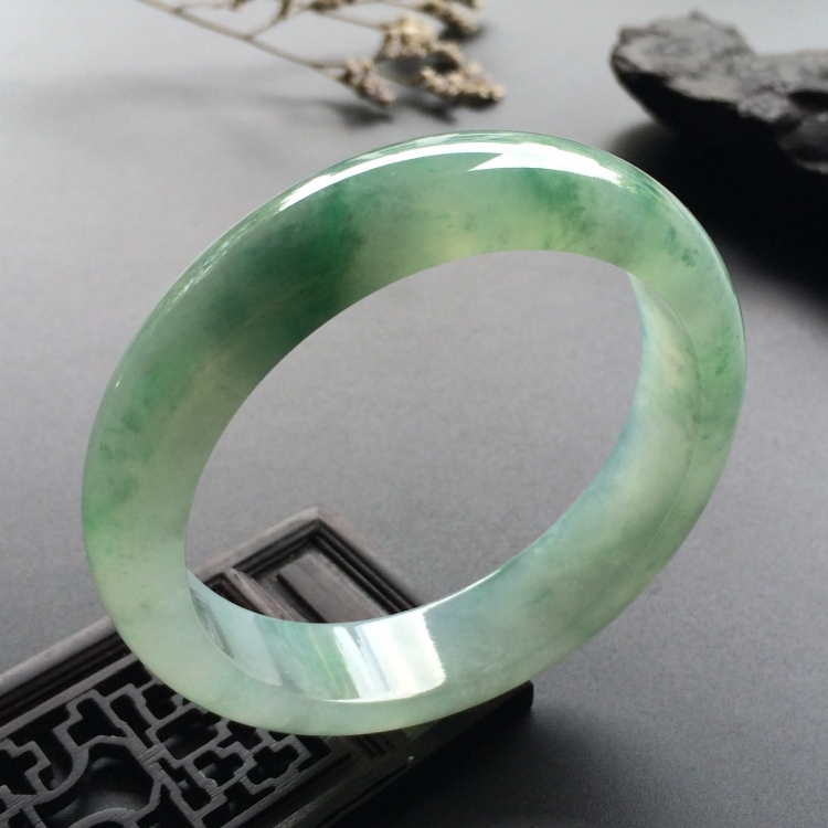 （超值推荐）糯冰种飘花手镯（58.3mm）