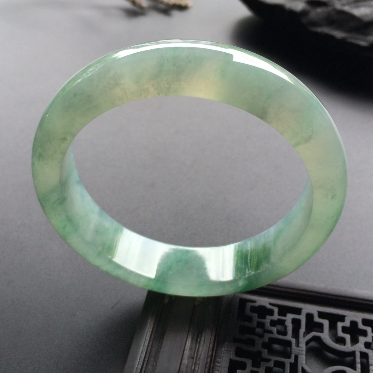 （超值推荐）糯冰种飘花手镯（58.3mm）
