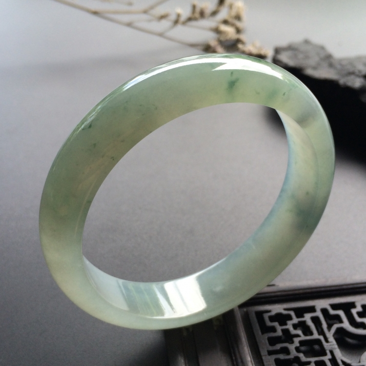 （超值推荐）糯冰种飘花手镯（57.6mm）