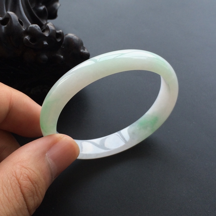(超值推荐)糯冰种淡春带彩贵妃镯(53mm-46.5mm)