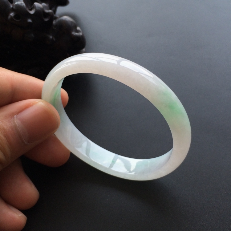 (超值推荐)糯冰种淡春带彩贵妃镯(53mm-46.5mm)