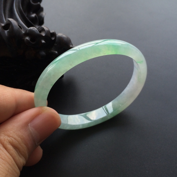 (超值推荐)冰种飘翠贵妃镯(54.2mm-45.7mm)